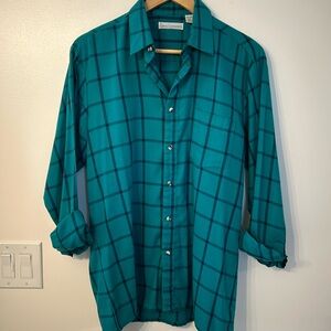 CLASSIC COMPONENTS Men’s Green and Navy Button Down Shirt